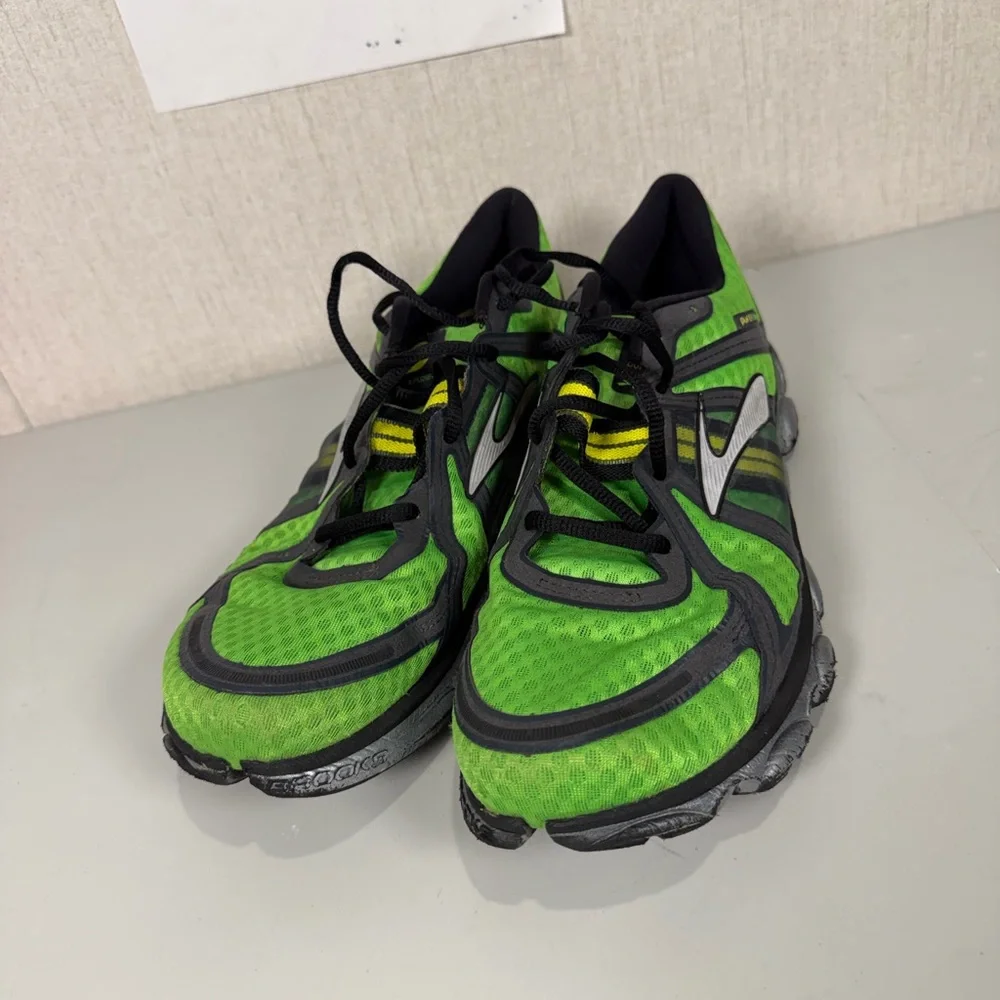 Brooks Trail Shoes, Racing Flats, and Barefoot-Style Shoes Men Size 11‎